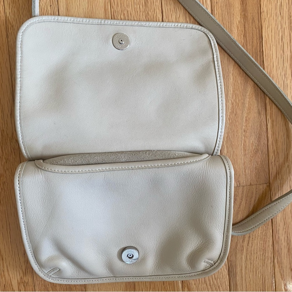Vintage Coach Cream Leather Cross Body Bag - Picture 5 of 9
